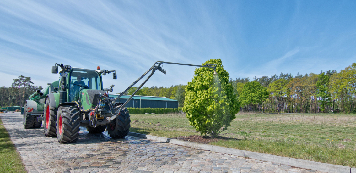 Hochmoderner Maschinenfuhrpark bei Windt & Schröder: Tankwagen zur Bewässerung von gewerblichen oder öffentlichen Großgrünflächen