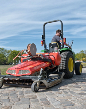 Moderne Maschine: Aufsitz-Vertikutierer