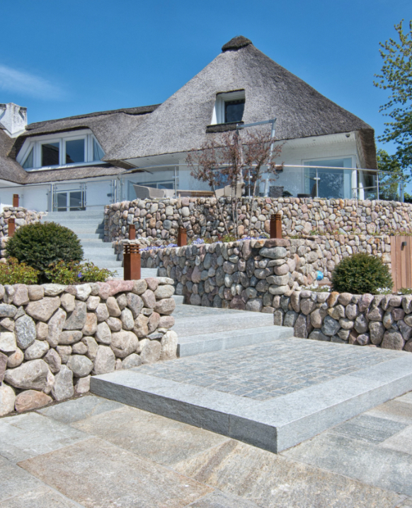Friesenwall aus Granitsteinen